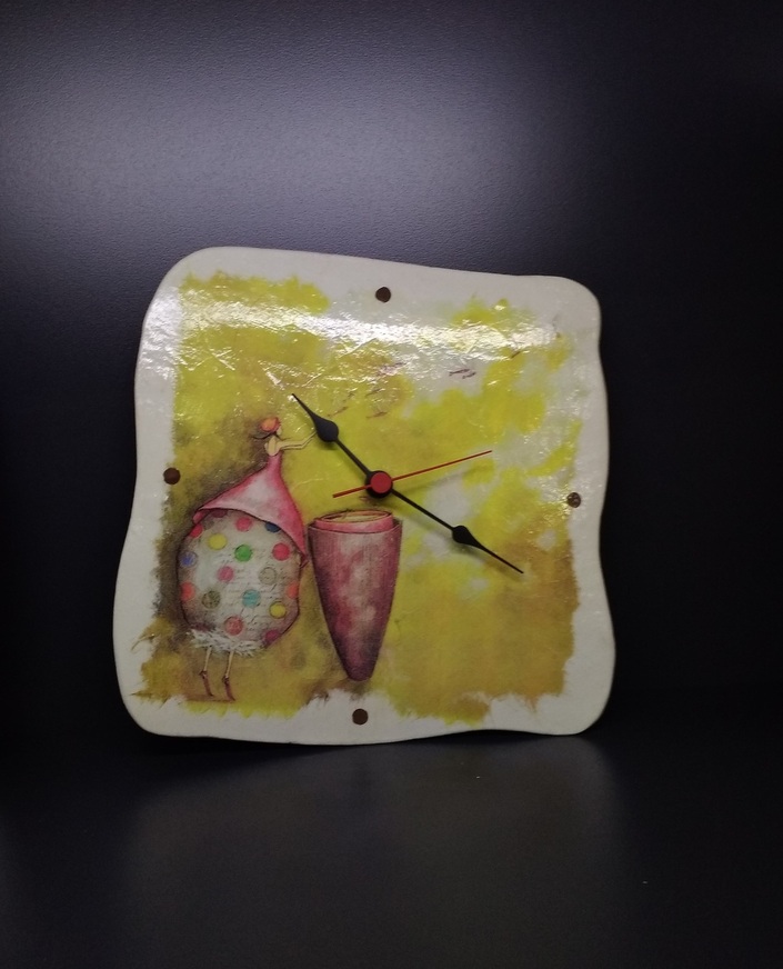 CLAY WALL CLOCK