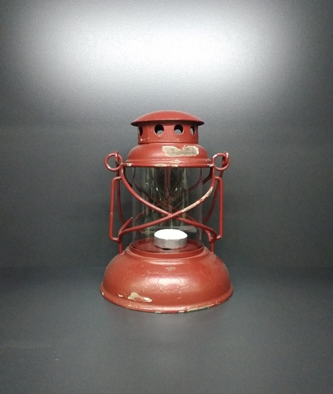 RED METAL LAMP